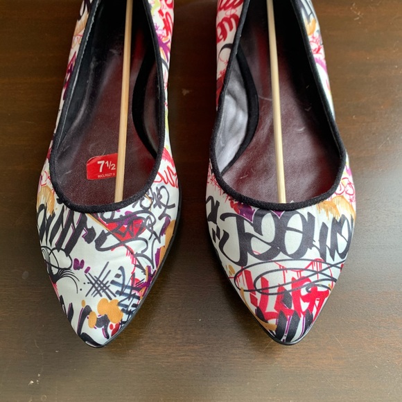 Nine West Graphic Flats - Picture 2 of 6